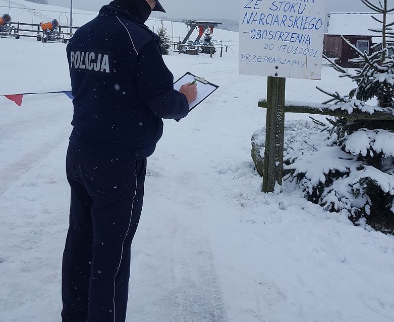 Weekendowe kontrole policjantów na stokach narciarskich