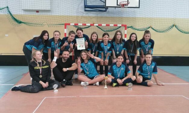 Dziewczęta z SP Suchy Dąb wygrały  półfinał wojewódzki w unihokeja