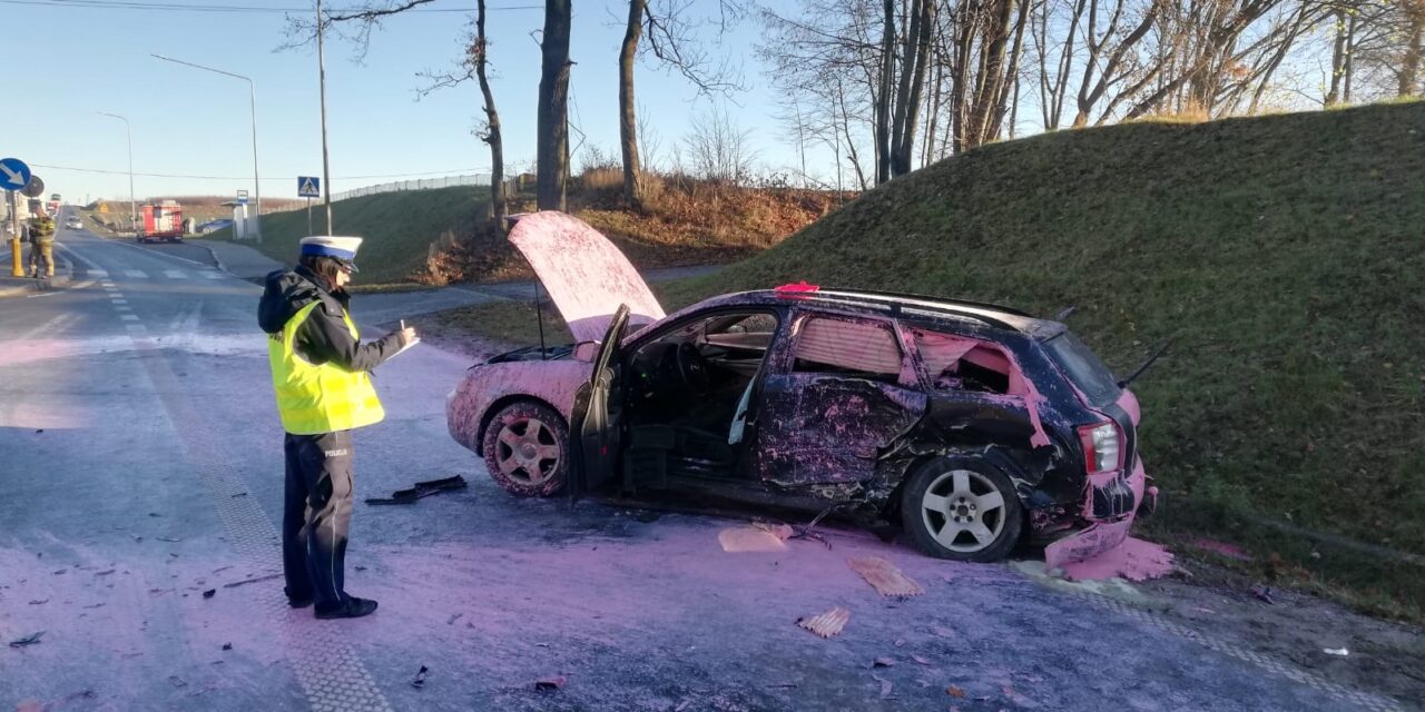 Policjanci pracowali na miejscu wypadku w Kleszczewie.